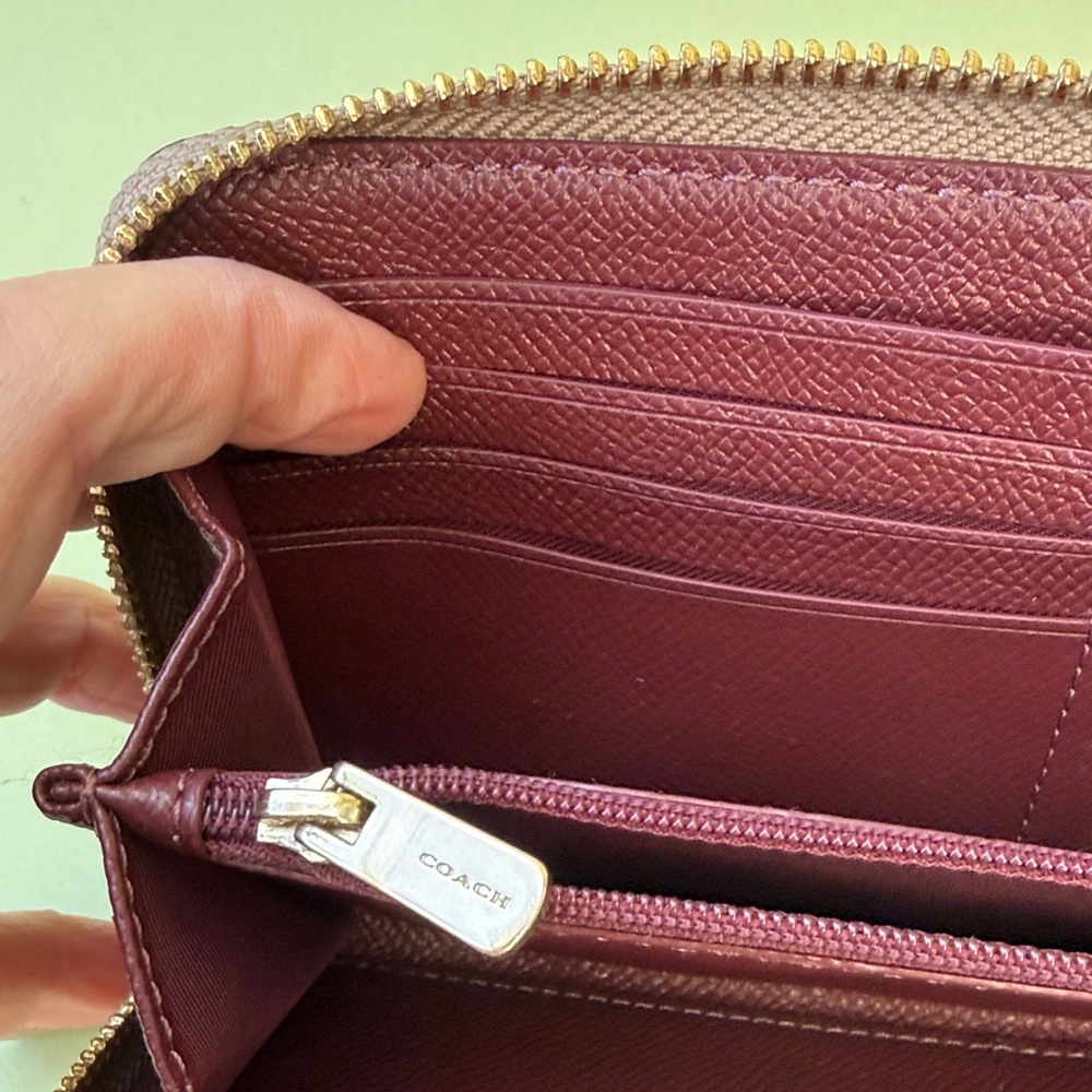 Vintage Coach Beige/Gold Leather Zip Wallet - Picture 13 of 15